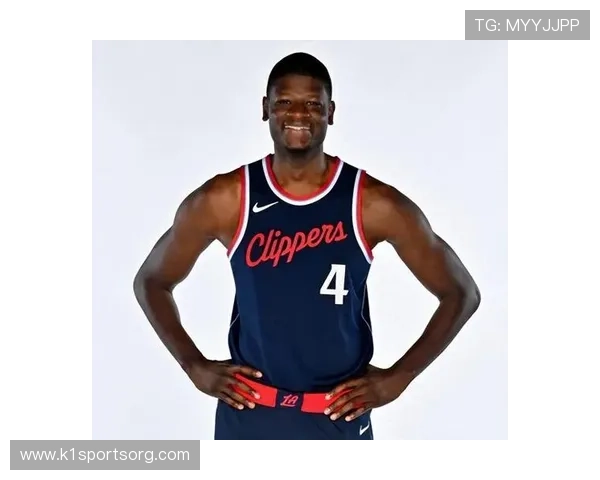 NBA球员中最高的身高纪录是谁保持 NBA球员中最高的身高纪录是谁保持